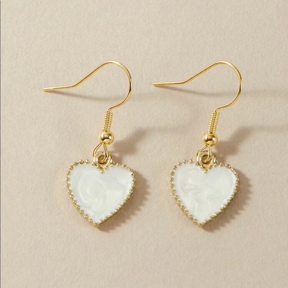 3/$30 💛 Heart Earrings - Picture 2 of 3